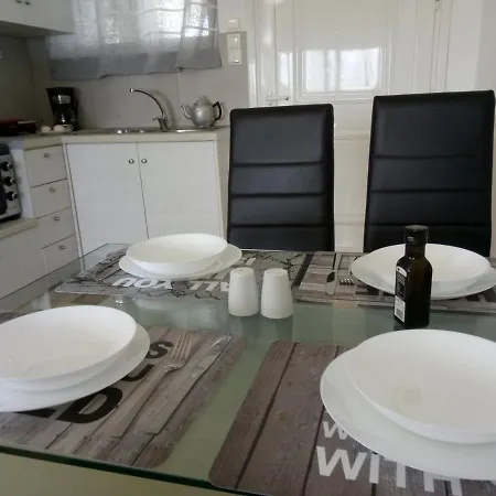 Thea Apartament Agia Marina